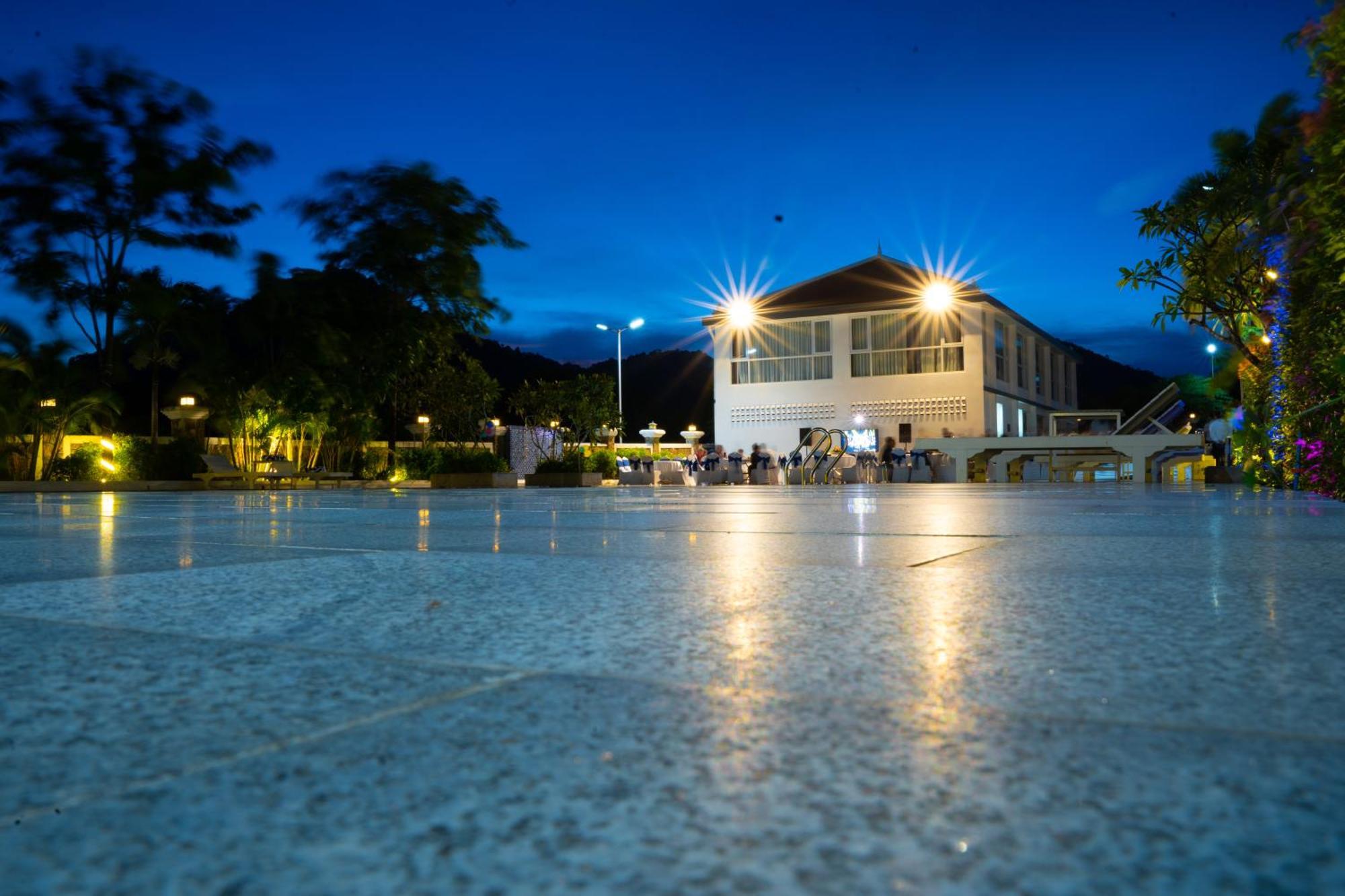 Sangkahak Mith Hotel Kep Exterior foto